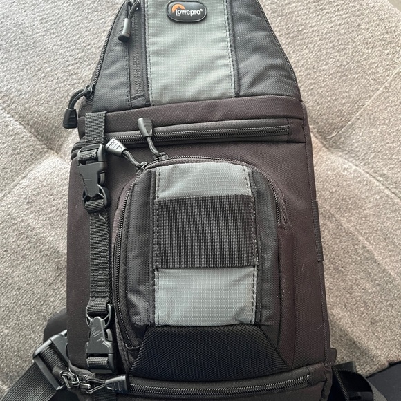 Lowpro Camera Sling Bag - Picture 1 of 3